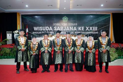 FOTO-BERSAMA-WISUDA-XXIII-20-DES-2023-3