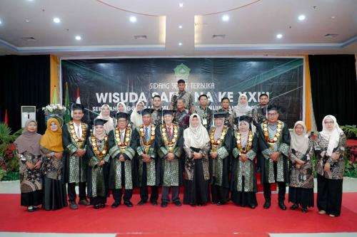 FOTO-BERSAMA-WISUDA-XXIII-20-DES-2023-4