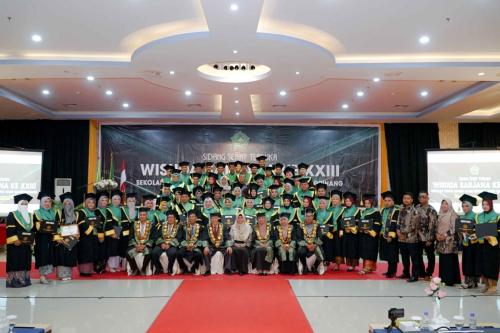FOTO-BERSAMA-WISUDA-XXIII-20-DES-2023-7