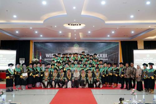 FOTO-BERSAMA-WISUDA-XXIII-20-DES-2023-8