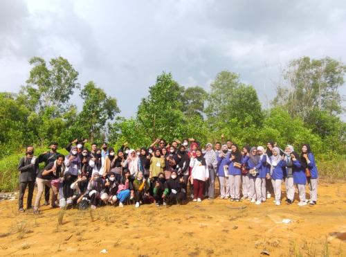 Kerja-Bakti-Lingkungan-Bank-Sampah-2
