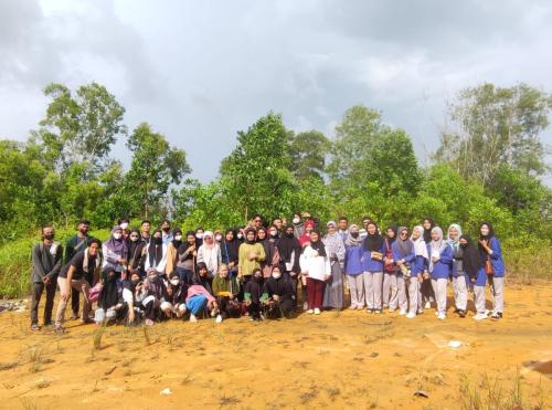 Kerja-Bakti-Lingkungan-Bank-Sampah-3
