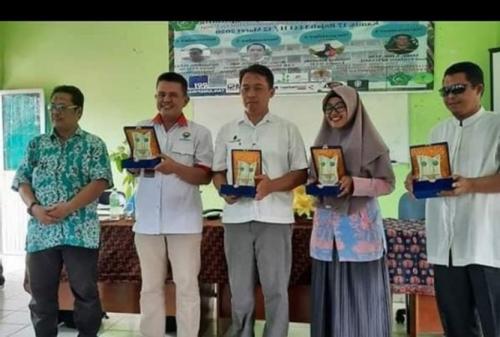 KEGIATAN-SEMINAR-DAN-PENANAMAN-POHON-BULAN-MARKET-2020-3