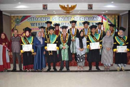 Wisuda-Sarjana-angkatan-ke-22