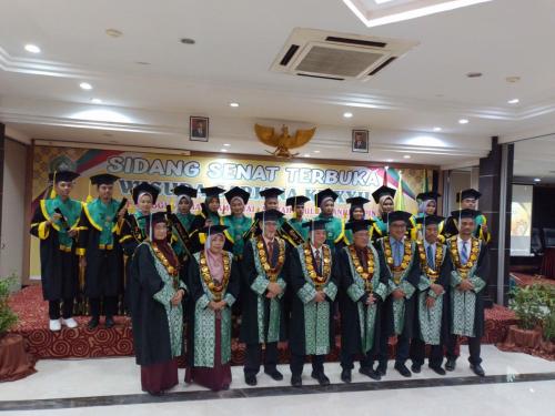Wisudawan-ESY